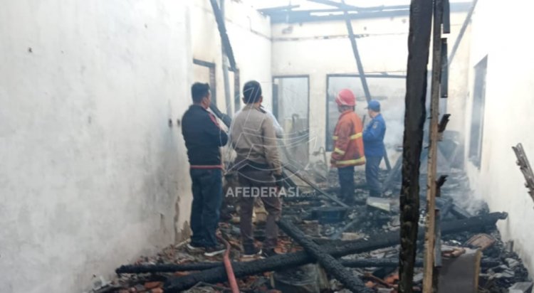 Korsleting Listrik, Rumah Warga di Wates Habis di Lalap Si Jago Merah
